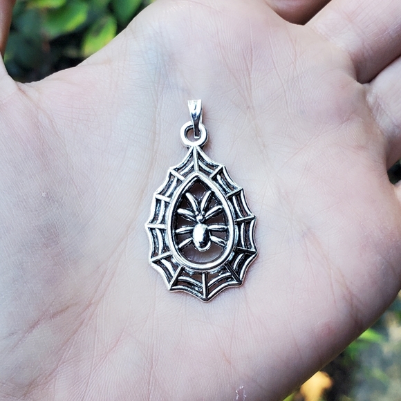 New Silver Spiderweb Pendant - Picture 3 of 5